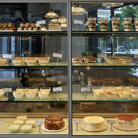 Stayso The House Hotel Istanbul Exterior foto A display case of pastries