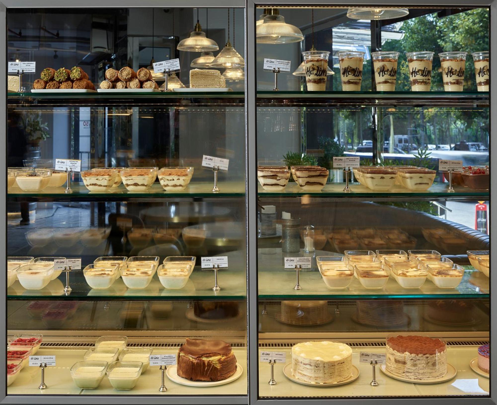 Stayso The House Hotel Istanbul Exterior foto A display case of pastries