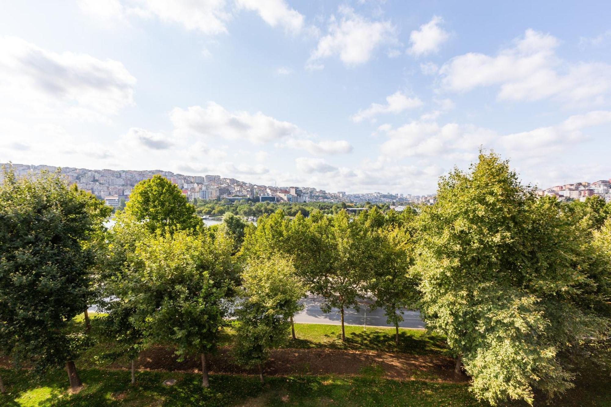 Stayso The House Hotel Istanbul Exterior foto View of the park