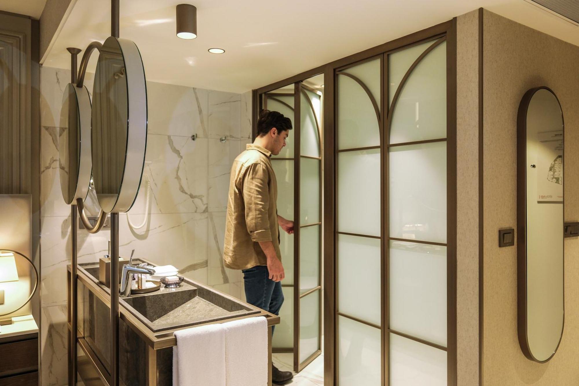 Stayso The House Hotel Istanbul Zimmer foto A shower enclosure