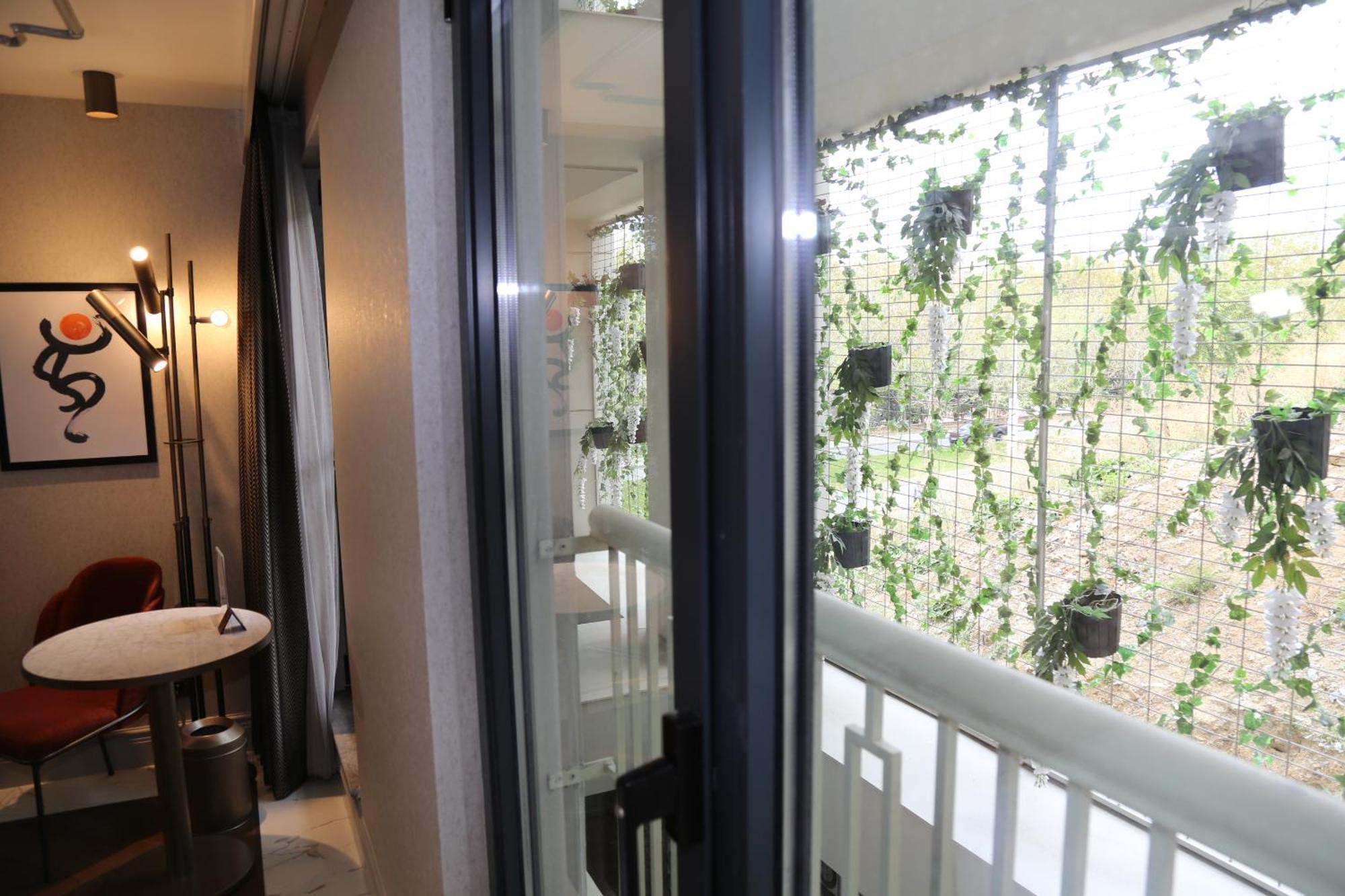 Stayso The House Hotel Istanbul Exterior foto A sliding door