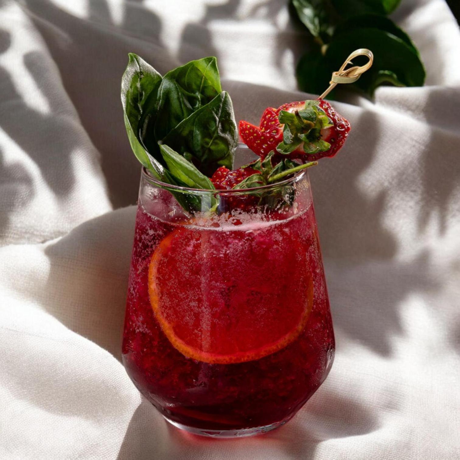 Stayso The House Hotel Istanbul Exterior foto A strawberry basil cocktail